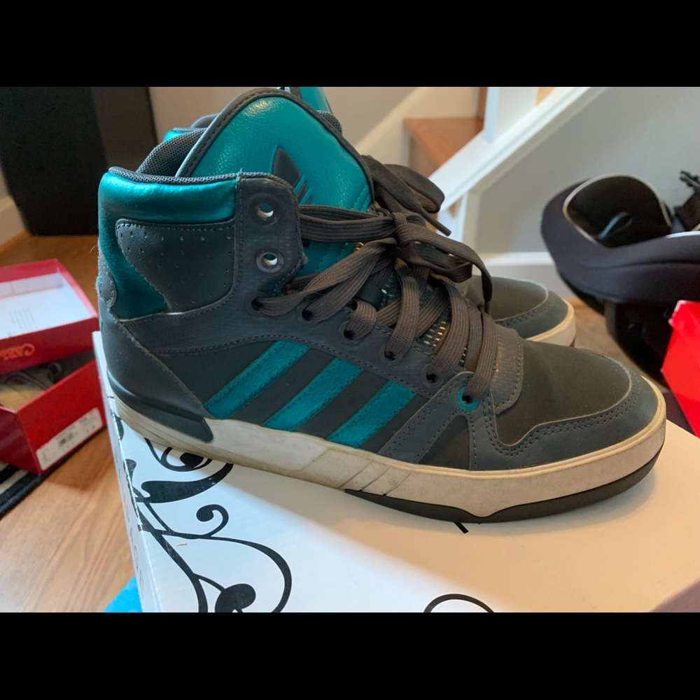 Sneakers
